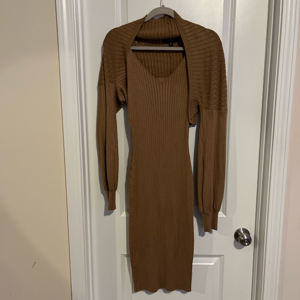 Cute dress with matching sleeve attachment